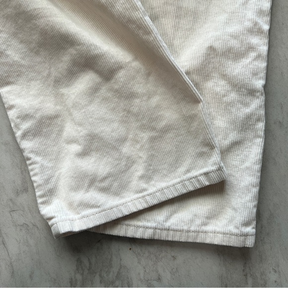 Levi’s Middy Corduroy Ankle Bootcut Pants - Picture 5 of 6